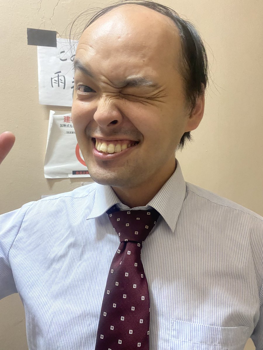 teamkondou's tweet photo. アガりステージありがとうございました！！
今日を含めて後3回らしい！！
ツッコミされすぎて脳震盪でやめるみたいだ！！
芸人だなぁ！！ https://t.co/jdpUmTeJII