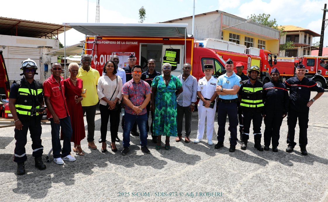 🔥 Sensibilisation à Sinnamary contre les feux de végétation ! Le SDIS 973, la CTG et la mairie ont uni leurs forces le 13 août pour informer et protéger 🌿 👨‍🚒 Démonstrations, conseils citoyens, échanges avec les pompiers  #SDIS973 #Prévention #Guyane