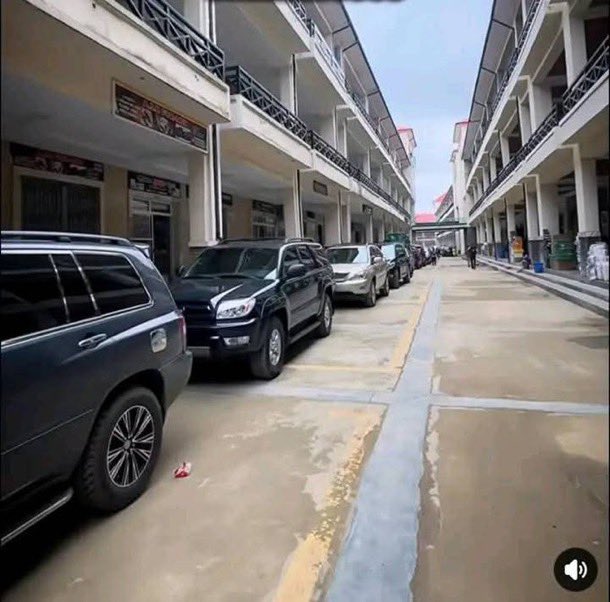 Uptownoflagos's tweet image. The New ARIARIA market in Abia is giving Chinese market 🇨🇳 vibes!!!
Abia is about to reclaim its true status as JAPAN of Africa.
Again, I ask “What will @alexottiofr have done differently?”