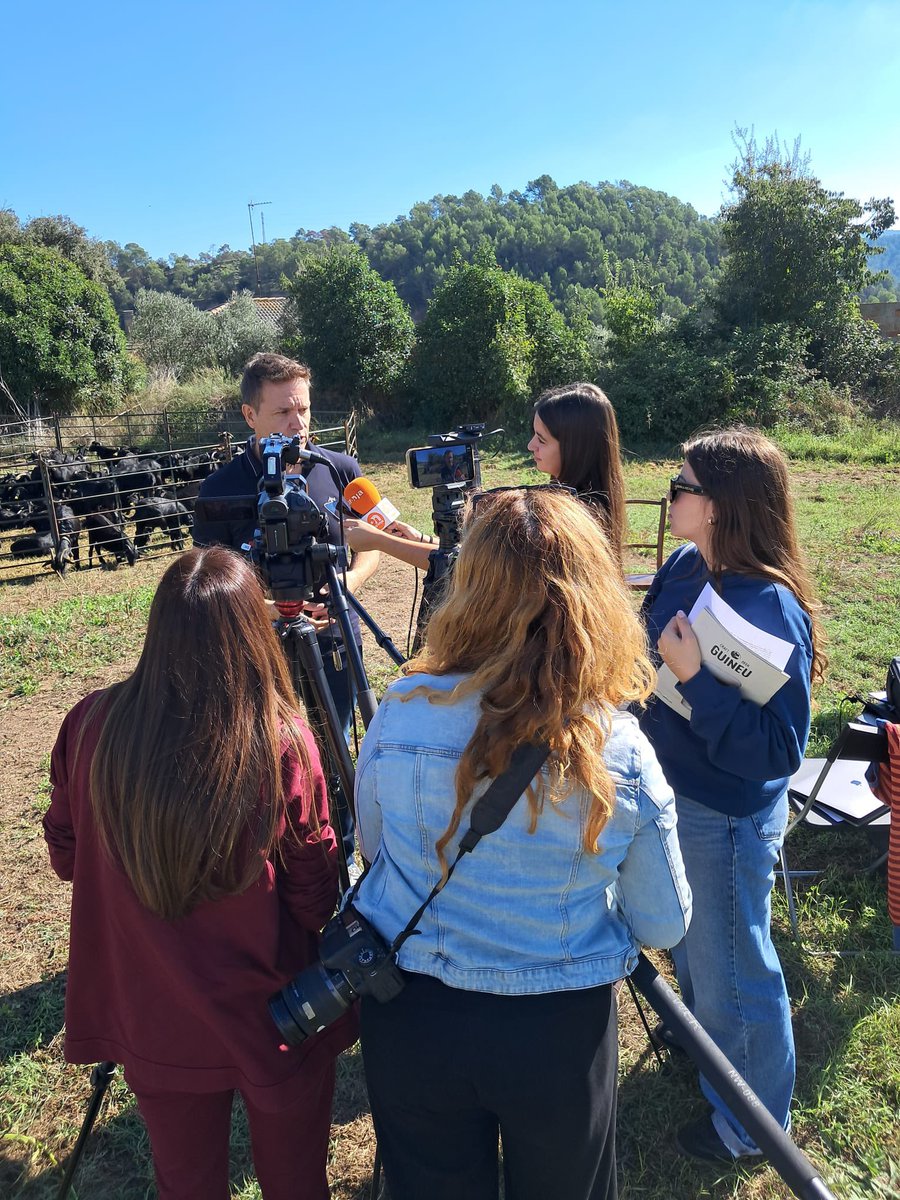 🐐✨ El ramat del Camí Ramader de Marina ha estat protagonista de la preestrena d’un dels espectacles de la <a href="/FMediterrania/">Fira Mediterrània</a> de Manresa! 😍 Tradició i cultura es donen la mà al territori! 

#Transhumància #CamíRamaderDeMarina #FiraMediterrània