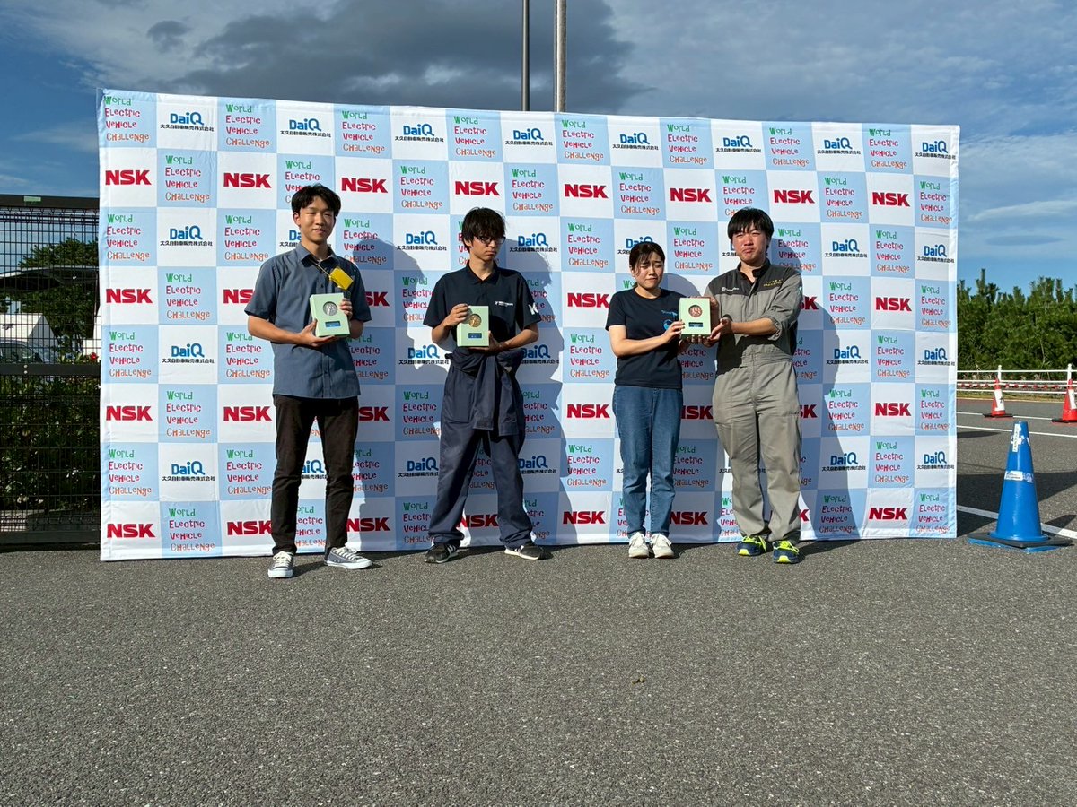 chuo_mech's tweet photo. 精密機械工学研究部エコラン班が宮城県名取市において開催されたWEVC名取大会に参加し，好成績を収めました．
おめでとうございます．

https://t.co/LD08wMEKr7 https://t.co/nSaoztiknp