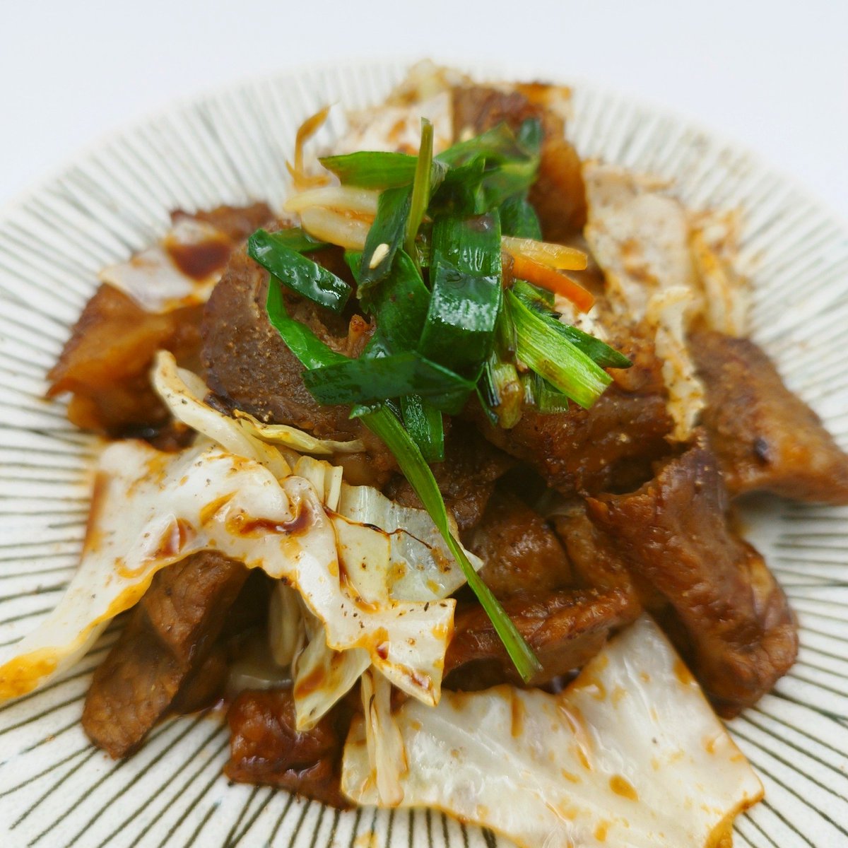 牛ホルモンを失敗知らずの甘露醤油ダレとソースで炒めました、　ブラックペッパーが良い感じ。

あるようで、ここにしかない味。
屋台風牛ホルモン炒め　400円
