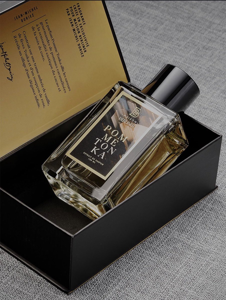 Parfumeur_2_0's tweet photo. Succombez à la gourmandise de Pomme Tonka de Maison Berliner ! 🍎 Une création envoûtante pour homme et femme, avec des accords principaux épicés chauds, sucrés et vanillés. Le parfum parfait pour l'automne ! 

#MaisonBerliner #PommeTonka #Parfum #NicheFragrance #Automne https://t.co/2vhy0gdpDw