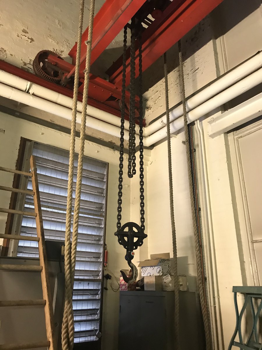 ActionHandling's tweet image. "It's #Wednesday, and if your workload's feeling heavy... maybe it's time to let the right equipment do the lifting! 💪😉 From trolleys to forklifts, we've got the muscle you need. #ActionHandling #HumpDayHelp #MaterialHandlingMadeEasy"