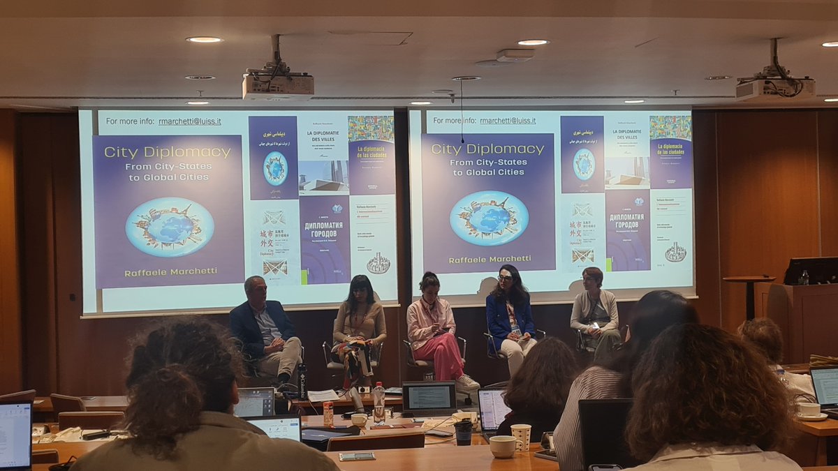 Broad_er's tweet image. Kicking off Panel 1: Cities on the International Stage 🌍
With insights on #migrationgovernance &amp;amp; #citydiplomacy from Istanbul to global debates  

@GritimUpf
@UvA_Amsterdam
@erasmusuni
@EU_Commission
@rea_research
@kocuniversity