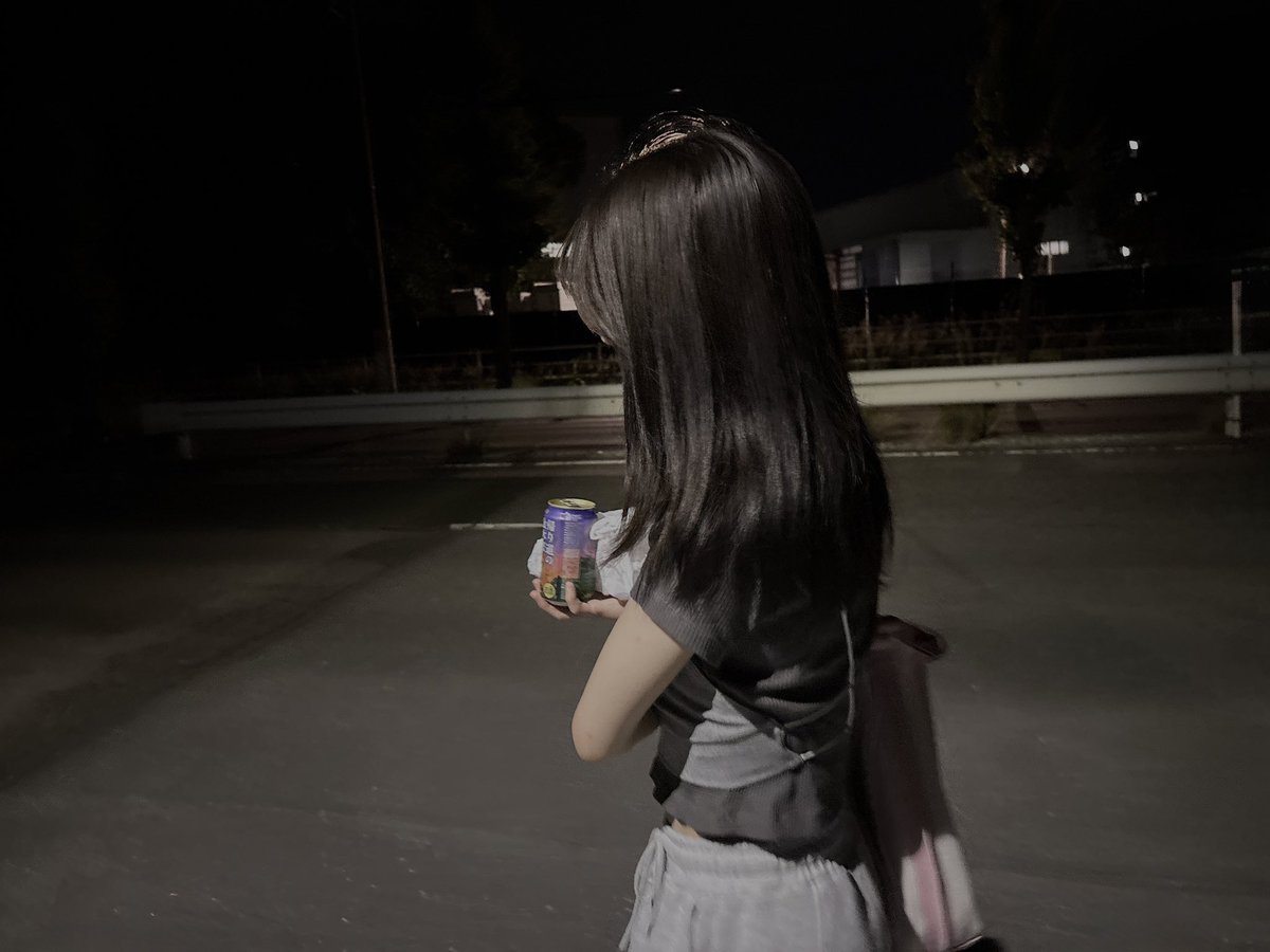 ﾋﾞｰﾙ分け合いっこしてｱｲｽ買って、やさしい秋の夜風にのってどこまでも歩いていけそうな帰り道だった。
ほろ酔いと秋の帰り道って、最強のﾃﾞｰﾄかもな。