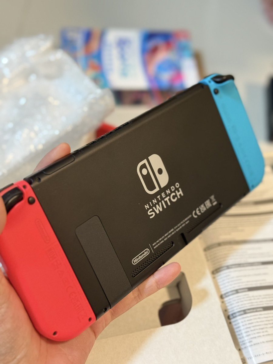 Conbor99's tweet image. ✨ Nintendo Switch V2 ✨ 
Neon red/blue 
ของครบ ใหม่มาก เปิดเล่นไม่กี่ครั้ง
ประกันหมด พย 68

📍เครื่อง 4500
📍แผ่นเกม Mario 1100 

**ลดได้** รายละเอียดเพิ่มเติม DM

#ส่งต่อนินเทนโด้ #nintendoมือสอง #ส่งต่อnintendo #nintendo #NintendoSwitch #ส่งต่อเกมส์ #นินเทนโด้ #ตลาดนัดnintendo