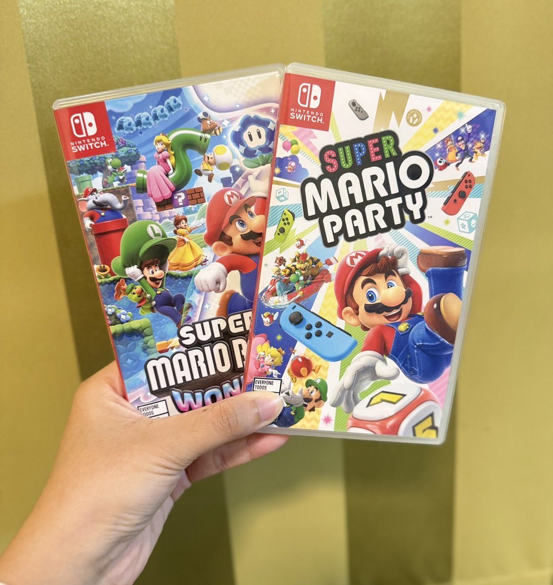 Conbor99's tweet image. ✨ Nintendo Switch V2 ✨ 
Neon red/blue 
ของครบ ใหม่มาก เปิดเล่นไม่กี่ครั้ง
ประกันหมด พย 68

📍เครื่อง 4500
📍แผ่นเกม Mario 1100 

**ลดได้** รายละเอียดเพิ่มเติม DM

#ส่งต่อนินเทนโด้ #nintendoมือสอง #ส่งต่อnintendo #nintendo #NintendoSwitch #ส่งต่อเกมส์ #นินเทนโด้ #ตลาดนัดnintendo