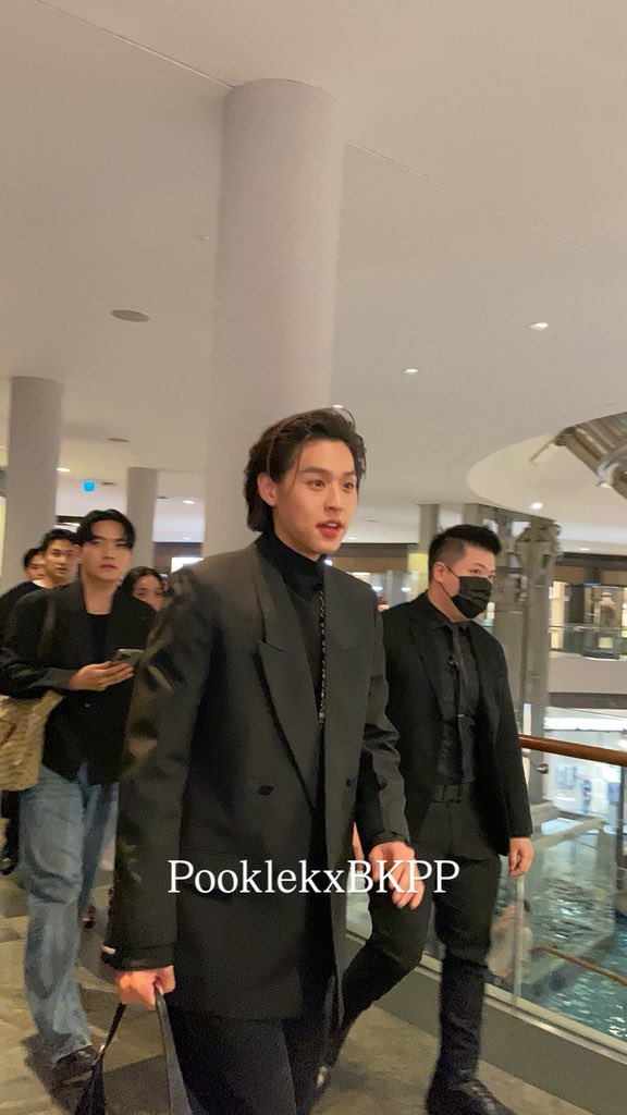 pooklekxBKPP's tweet photo. แก ชั้นตายได้เลย 
BA BILLKIN AT GUCCI SG
#BILLKINBAGUCCI
@Gucci #GUCCI   
#Bbillkin 
#BILLKINxGucciLaFamiglia https://t.co/l08SER23It