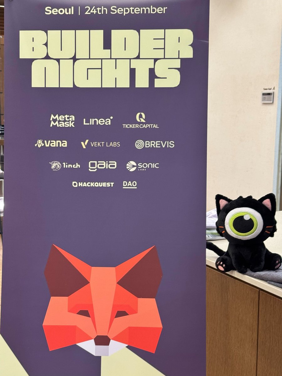 brevis_zk's tweet image. 🙏Thank you @francescoswiss for hosting Builder Nights Seoul and bringing together some of the sharpest minds in infra!

🔹Key insight from our panel: DEXs can't match CEX features like VIP tiers because accessing and processing trading history data is too expensive on-chain.…