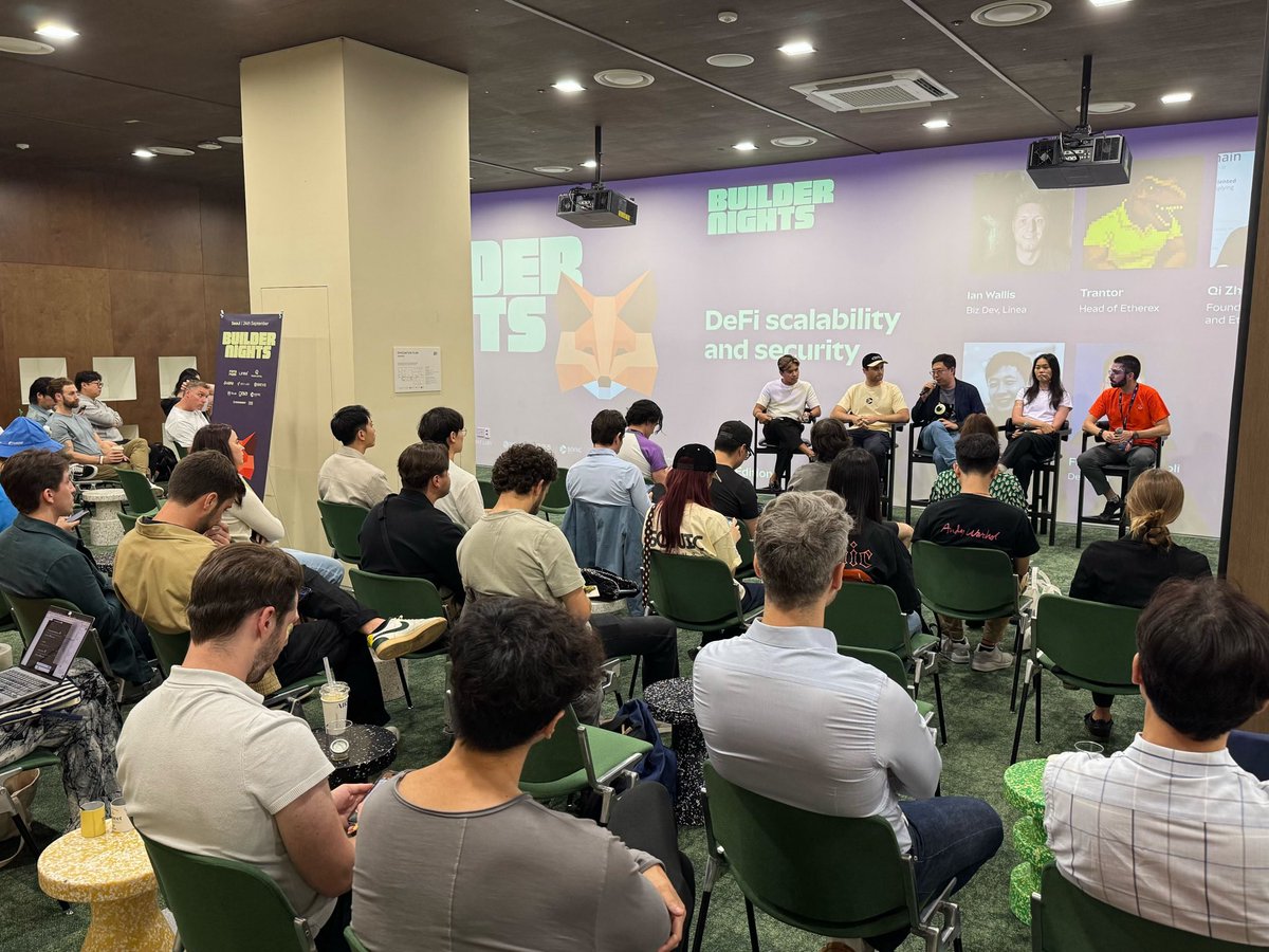 brevis_zk's tweet image. 🙏Thank you @francescoswiss for hosting Builder Nights Seoul and bringing together some of the sharpest minds in infra!

🔹Key insight from our panel: DEXs can't match CEX features like VIP tiers because accessing and processing trading history data is too expensive on-chain.…