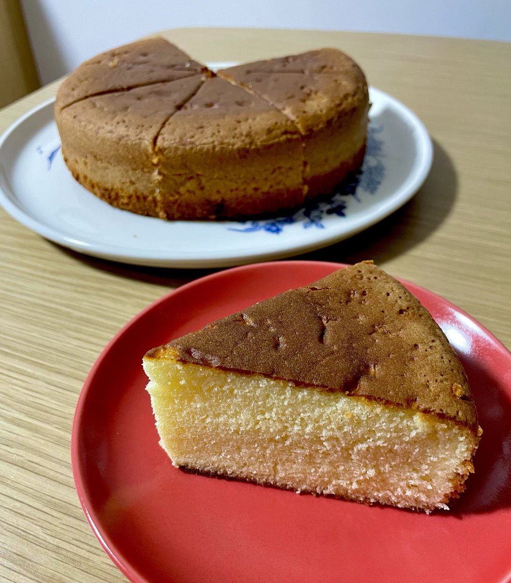 広島の長崎堂のバターケーキ、しっとりで素朴なのにめっちゃ美味しい😳バターの風味が豊かで普通のカステラだと満足できなくなるかも…ケーキワンホールくらいあるのに1150円なのも安いね😋