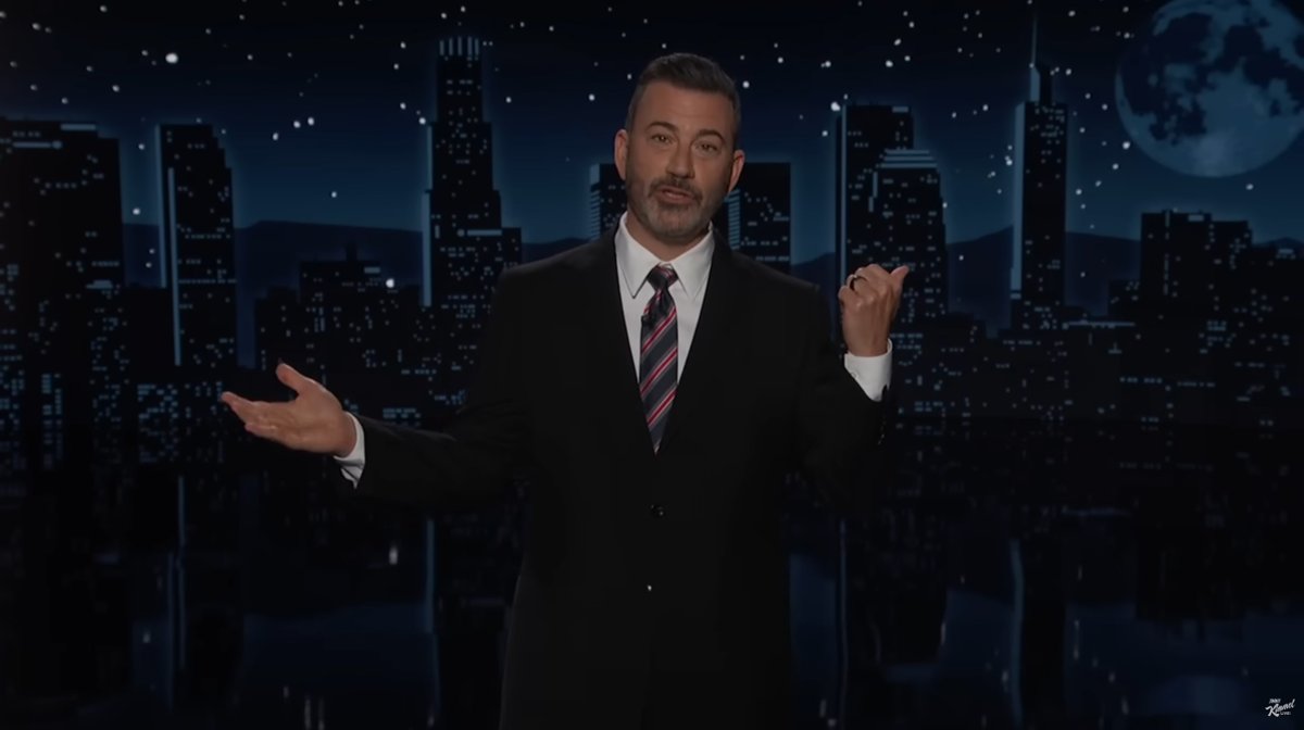 »Ich wurde von Late Night Hosts in anderen Ländern angeschrieben, aus Irland, aus Deutschland… Der aus Deutschland hat mir einen Job angeboten. Können Sie sich das vorstellen? Dieses Land ist so autoritär geworden, dass Deutsche sagen „Komm hier hin!“«

Jimmy Kimmel ist wieder