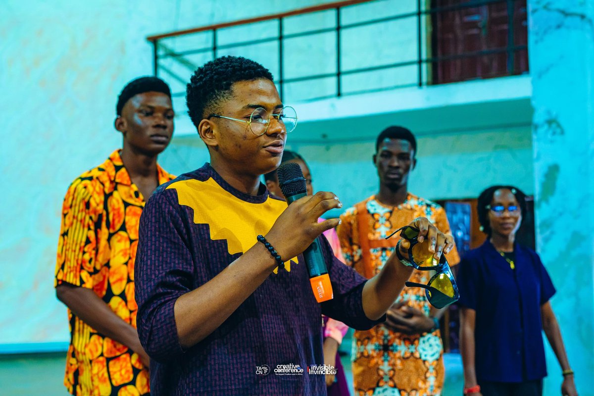 CreativeXComm's tweet image. Our first game session came with a twist! Groups picked random items &amp;amp; turned them into brands in minutes.

Big takeaway: as creatives, we are our own brand. Clarity + confidence = undeniable value.

#CreativeConference #BeninCreatives #TACN