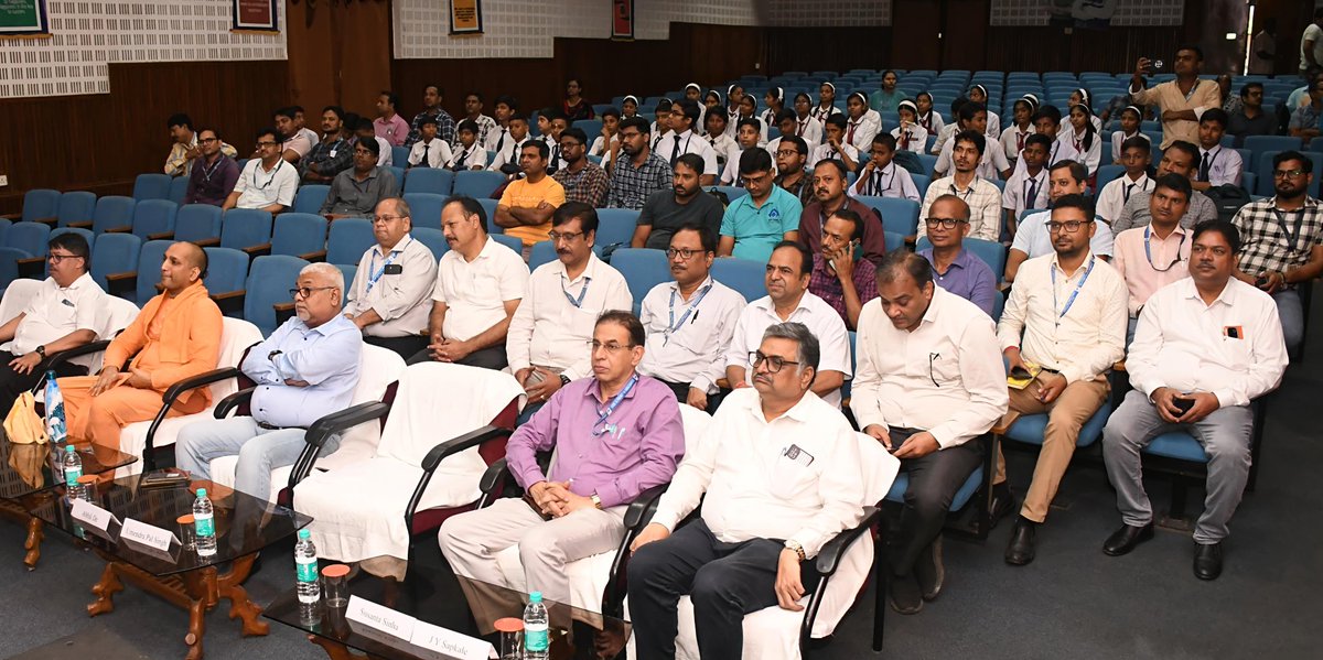 SAIL_IISCOSteel's tweet image. A session on “Corruption: Its Cure from the Roots” held as part of #VigilanceAwarenessWeek2025 saw senior officers along with Sri Premanand Caitanay Das of @iskcon join employees & students to reflect on ethics & integrity as keys to fight corruption.
@SAILsteel 
@SteelMinIndia