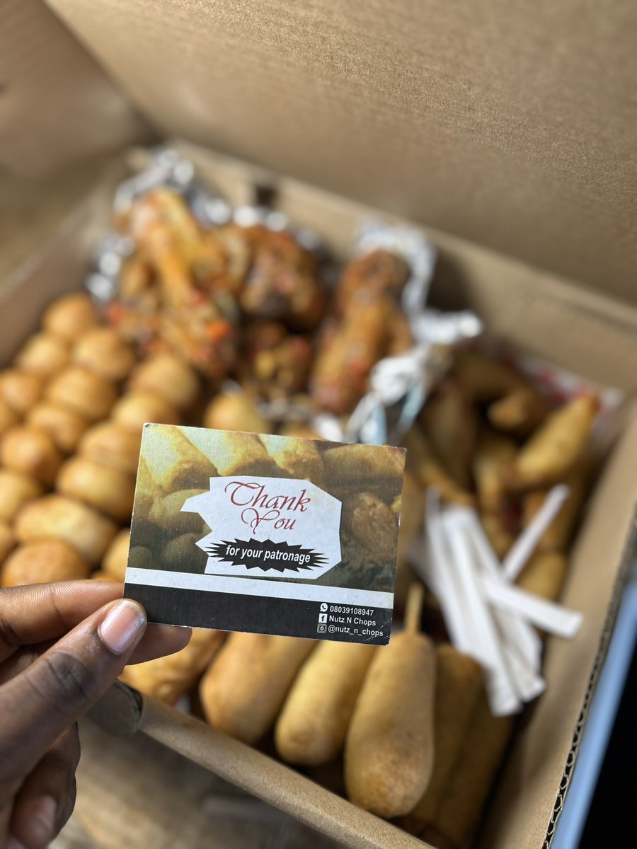 nutz_n_chops's tweet image. If you were part of a smallchops box🍱what would you be?

Puff puff- fluffy.😍

Samosa- crunchy on the outside, burst of flavor inside.🤤😋

Mosa- sweet and soft.🥹

Chicken- the triumphant one who made it out of fire a better version of itself💪

Turkey-spicy and tasty 🌶️🥵