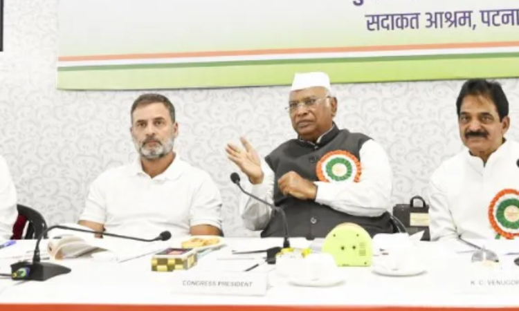 apnlivehindi's tweet image. सुपर वेडनसडे इन पटना: CWC की बैठक से क्या निकलेगा नया राजनीतिक संदेश? apnnews.in/politics/why-c… 

#congresscwc #patnameeting #biharpolitics #rahulgandhi #tejashwiyadav #mahagathbandhan