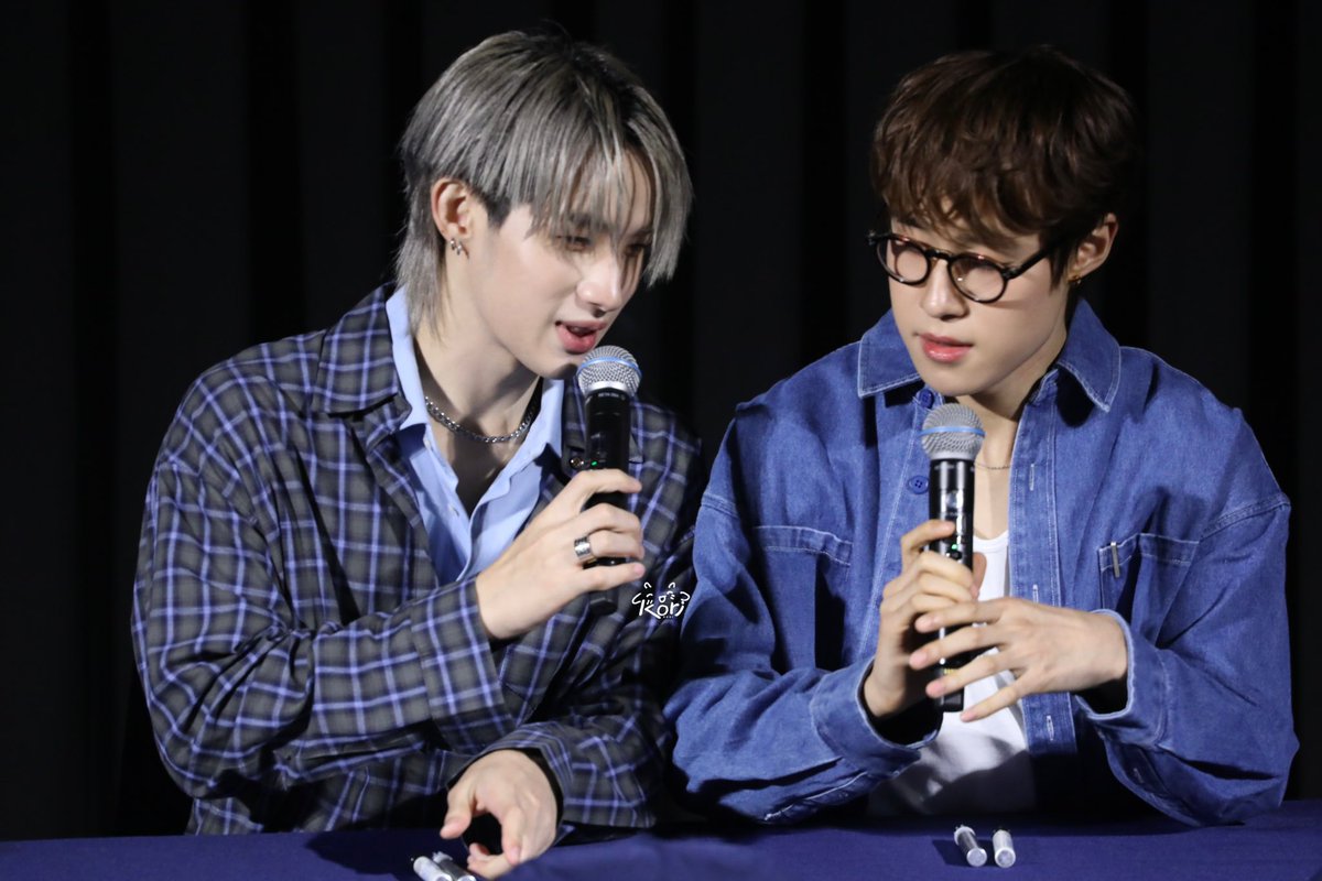 Kori1008's tweet photo. 💙💜

#hongshihoshi #nnutdan 
#LYKNThe1stAlbumFansign https://t.co/8e6CTtsXlK