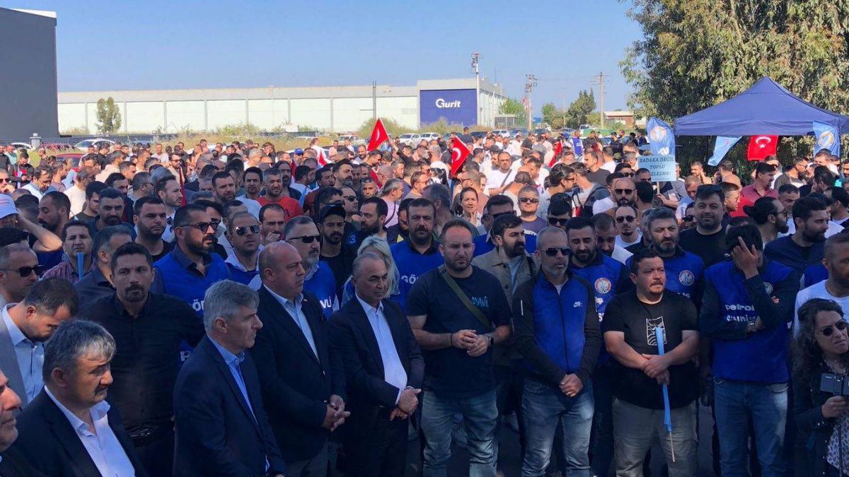 ABD merkezli rüzgâr türbini üreticisi TPI Kompozit, İzmir’in Menemen ve Çiğli ilçelerindeki fabrikalarını kapatma kararı aldı. Şirketin Türkiye’den tamamen çekilmesiyle İzmir’de yaklaşık 3 bin kişi işsiz kaldı.