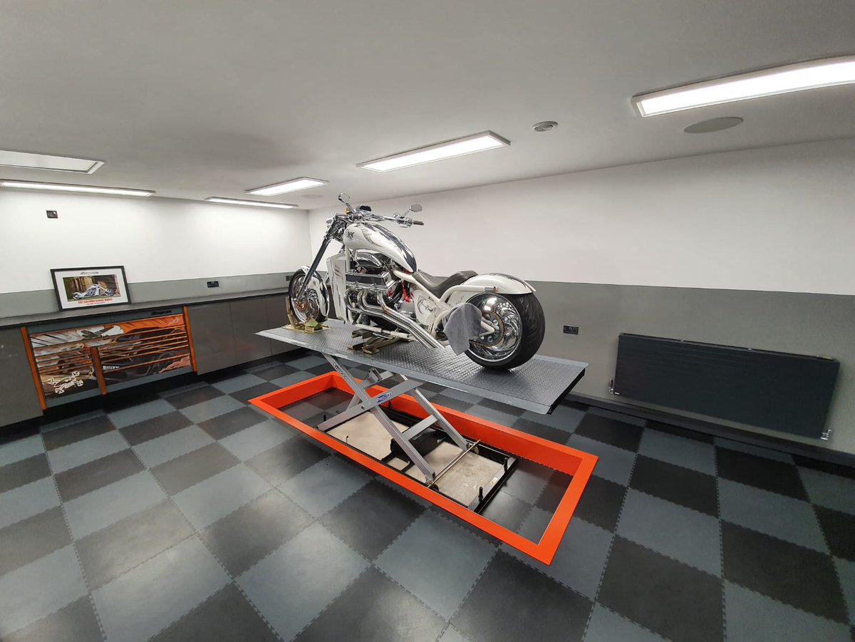 ProBikeUK's tweet image. Workshop Wednesday: We love seeing what our customers build! This EHS900 lift is installed in-floor with an FRX800 front extension — now perfectly handles this stunning custom chopper 🧰👌

#ProBikeUK #WorkshopLife #Workshopwednesday