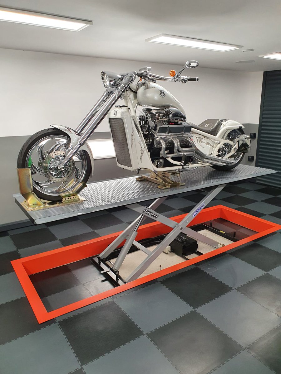 ProBikeUK's tweet image. Workshop Wednesday: We love seeing what our customers build! This EHS900 lift is installed in-floor with an FRX800 front extension — now perfectly handles this stunning custom chopper 🧰👌

#ProBikeUK #WorkshopLife #Workshopwednesday