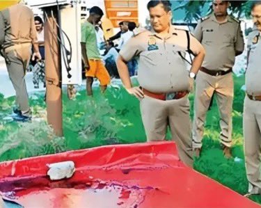 पत्थरों से कुचल डाला हीरो का सिर, इज्जतनगर में युवक की बेरहमी से हत्या, दो संदिग्ध पकड़े, जाने मामला

इज्जतनगर की गलियों में मंगलवार रात पीर बहोड़ा निवासी सलीम उर्फ हीरो (35) की पत्थर से सिर कुचलकर हत्या कर दी गई। उसका शव पेट्रोल पंप के पास मूंगफली की फड़ पर लहूलुहान पड़ा मिला।