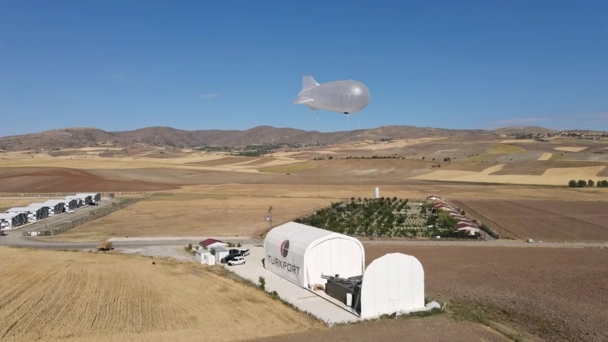 İsrail basını, Türkiye’nin Suriye sınırında kullandığı Gökçeri balonunun gözetleme ve elektronik harp yetenekleriyle dengeleri değiştirdiğini yazdı. Tel Aviv, balonun silahlandırılmasının yeni bir kriz yaratabileceğini söylüyor.

<a href="/turkportsavunma/">Türkport Savunma</a>