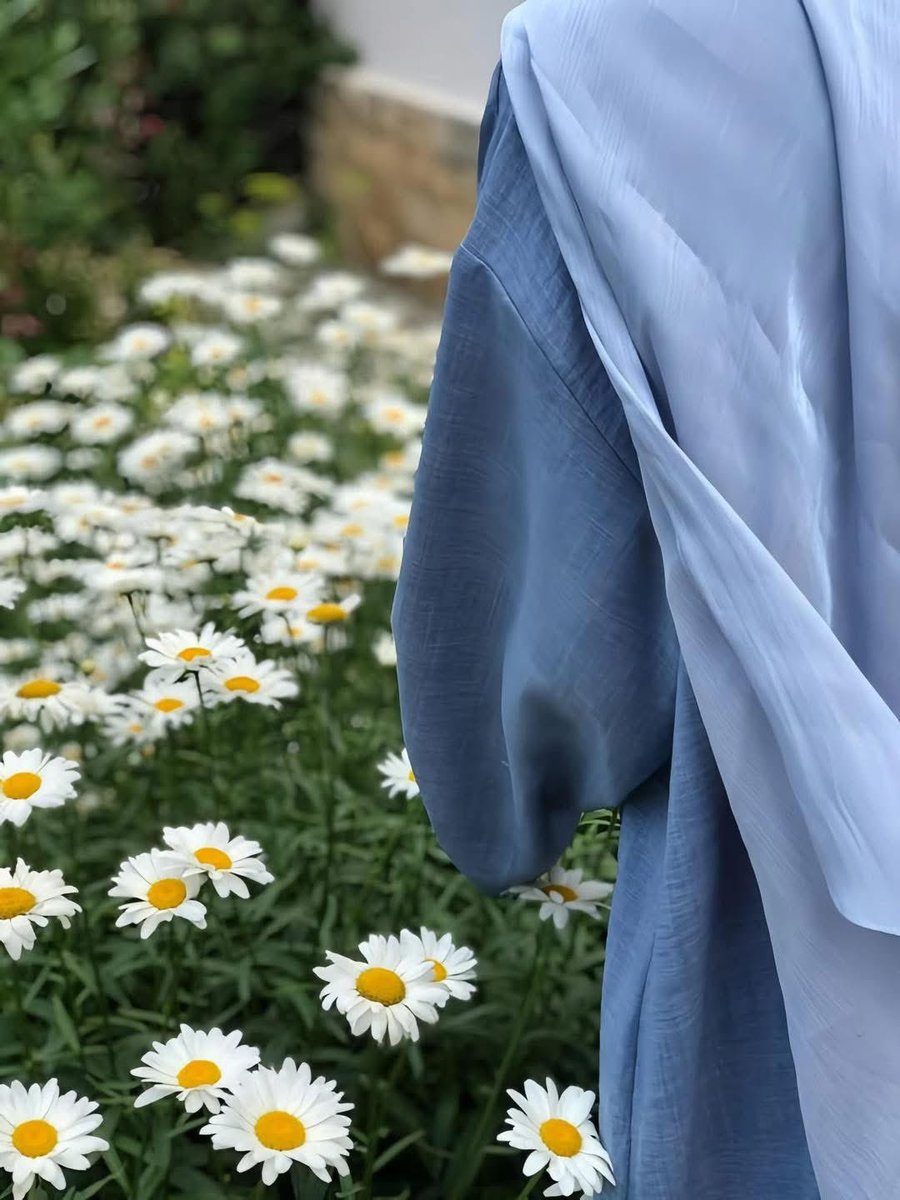 "لم تكن الأيام ولا الطرق مزهرة لنا! نحن من زرعناها حدائق وبساتين."🌷🌻