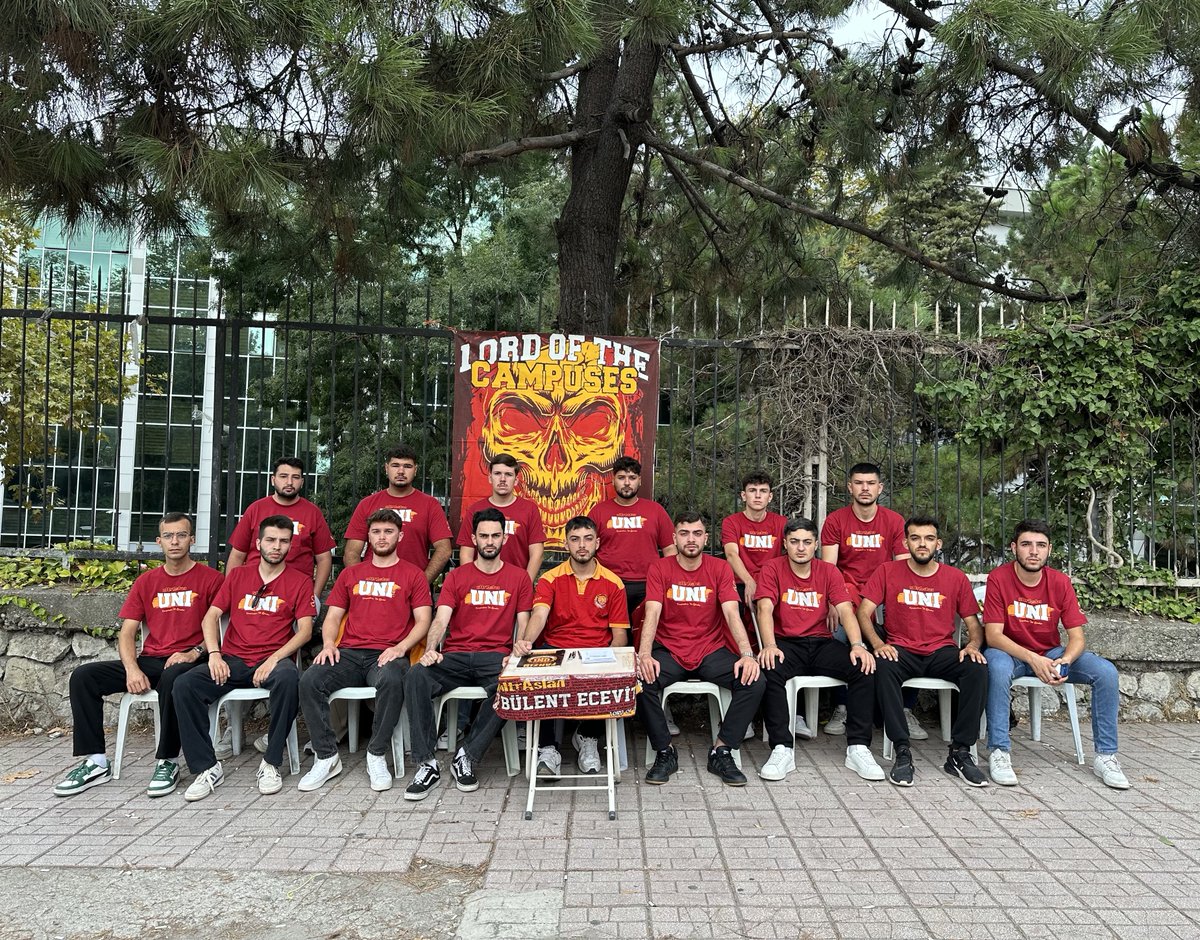 𝐊𝐀𝐌𝐏𝐔̈𝐒𝐋𝐄𝐑𝐈̇𝐍 𝐓𝐄𝐊 𝐄𝐅𝐄𝐍𝐃𝐈̇𝐒𝐈̇ !

STANT GÜNLÜKLERİ | Standımız gün boyu Farabi Kampüsü Alt Kapı girişinde açık olacaktır. Aramıza katılmak isteyen Galatasaray’lı kardeşlerimizi bekliyoruz.

#ultrAslanUNI