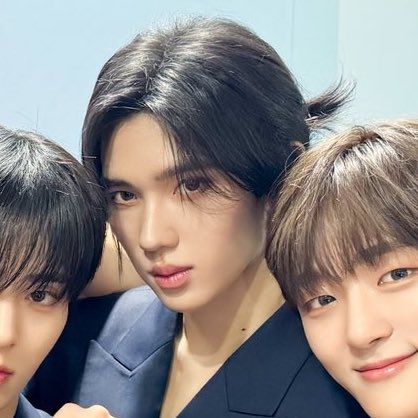 d8hyn's tweet image. YOUR IDOL IS A GIRL ‼️