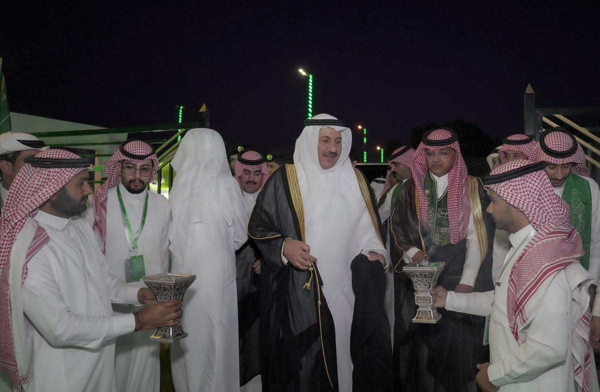 AlhadithaM's tweet photo. برعاية كريمة من سعادة محافظ القريات الدكتور طلال التمياط، وبحضور رئيس مركز ��لحديثة الأستاذ ممدوح المطيري، احتفل أهالي #الحديثة باليوم الوطني السعودي 95 تحت شعار "عزنا بطبعنا". 

#اليوم_الوطني_95 #عزنا_بطبعنا #محافظة_القريات
#بلدية_الحديثة https://t.co/tvA4zuqnLQ
