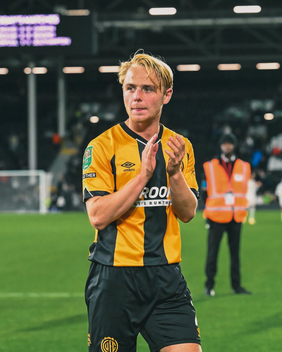 Mamadou Jobe 💫 Liam Bennett 

💛🖤