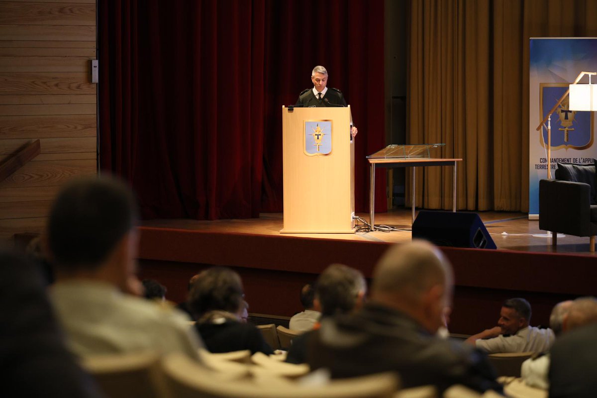 Ouverture par le GBR AUGUSTIN, COMETNC et père de l'arme des Transmissions, des célébrations de la #SaintGabriel avec les journées des Transmissions du CATNC, "IA et supériorité opérationnelle", penser demain avec partenaires civils et militaires. <a href="/armeedeterre/">Armée de Terre</a> <a href="/CommandementFOT/">Force et Opérations Terrestres</a>