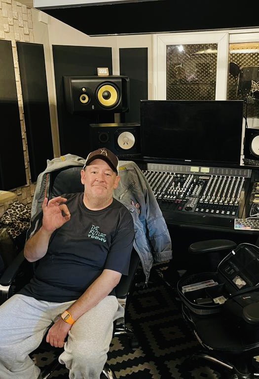 BonaFideStudio's tweet image. From #livebands to #multitracking, all the way to the calm of #voiceovers we shape #sound.
Live sessions, post-production and mixes that hit different.
Big sound. Sharp ears.
📞 020 8883 9641
#AudioProduction #MixingAndMastering #VoiceoverStudio #LondonStudios