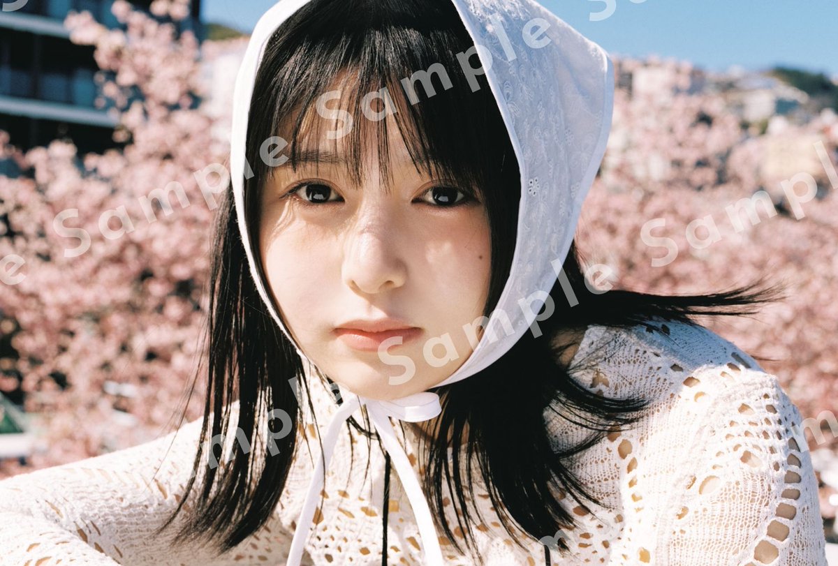 tonchiki_book's tweet image. 📸封入ポストカード全4種公開✨

ランダムで1枚ポストカードを封入🩷
中でも“ガーリーなバブーシュカ”カットは本人のお気に入り👒💭

#頓知気さきなブック #また明日｜9/25(木)発売 @tonchiki_doll
Amazon🔗amzn.to/4l03CyD
セブン🔗7net.omni7.jp/detail/1107630…
楽天🔗books.rakuten.co.jp/rb/18315197/