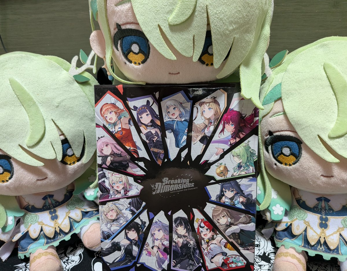 jurractuushin's tweet image. Breaking Dimensionsのブルーレイがついに届きました。
セレス・ファウナとしての最後のライブ……。もう1年も前なのですね……。
パッケージとブックレットだけで既に胸がいっぱいです。多分映像観たらしばらく泣きます。
あぁ、ファウナ……。
#CeresFauna
#セレス・ファウナ