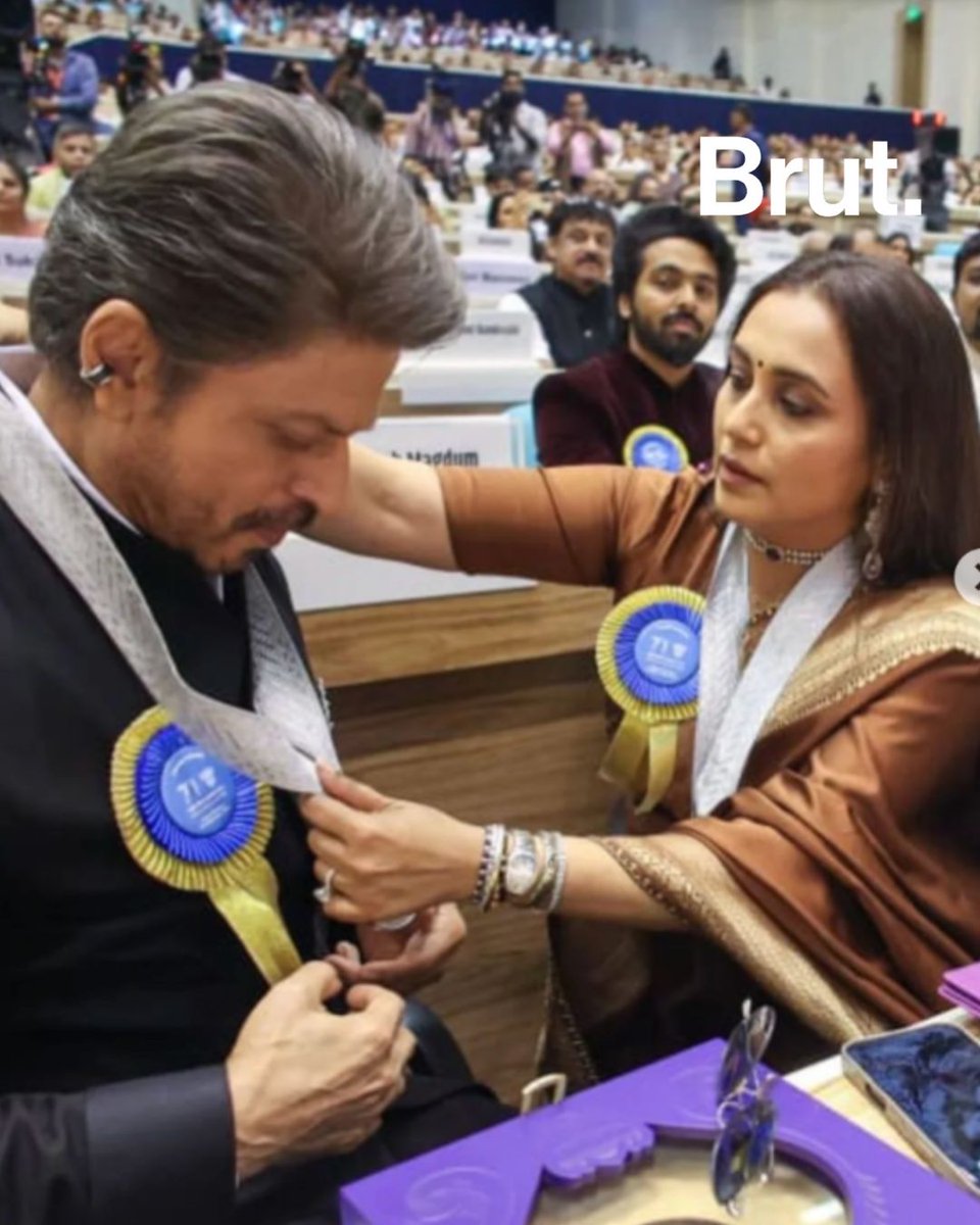 BrutIndia's tweet image. National Awards 2025 gave us the Rahul-Tina reunion we didn&apos;t know we needed!

#shahrukhkhan #ranimukherji