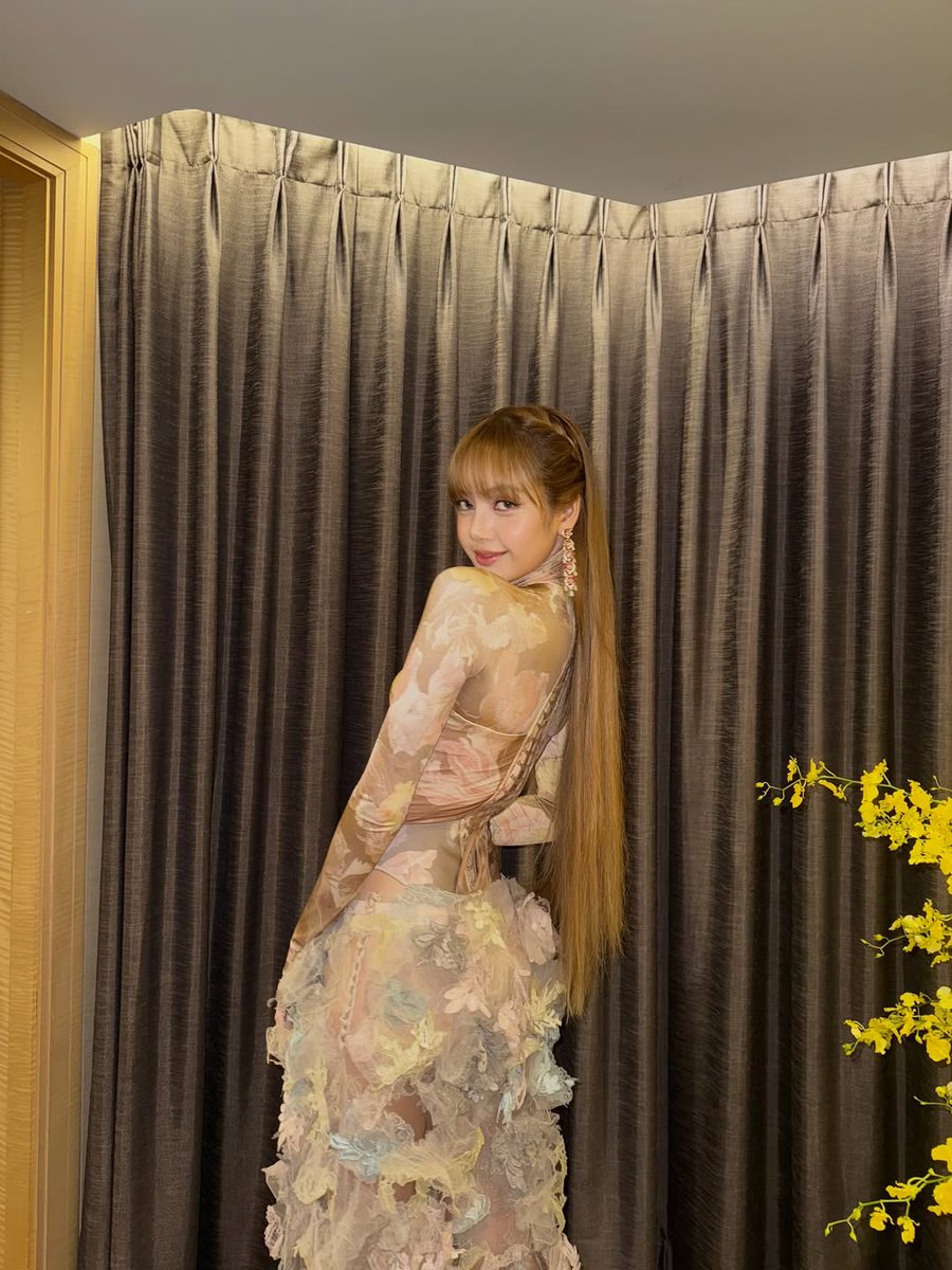 mono29entertain's tweet image. สวยดุจเจ้าหญิง!! ตะลิซส๊วยมากกกกกกกกกกกกก💛😍🤍
.
#LISA #LALISA #ลิซ่า
#ข่าวบันเทิง #mono29
#monoentertain
