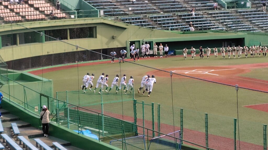 HappyScience's tweet photo. 幸福の科学学園、県秋季大会で夏の県優勝校「青藍泰斗高校」勝利に引き続き、三回戦も勝利！ベスト８進出
https://t.co/VgSqWiHefD
第78回秋季栃木県高校野球大会第6日。
幸福の科学学園は、3回戦を行い、10－1の7回コールドで勝利しました。
この勝利で、秋の大会8強入りを果たしました。
今年は、春、夏、秋の3季連続のベスト８となりました。
皆様の応援に心より感謝申し上げます。
今後も努力・精進してまいります。