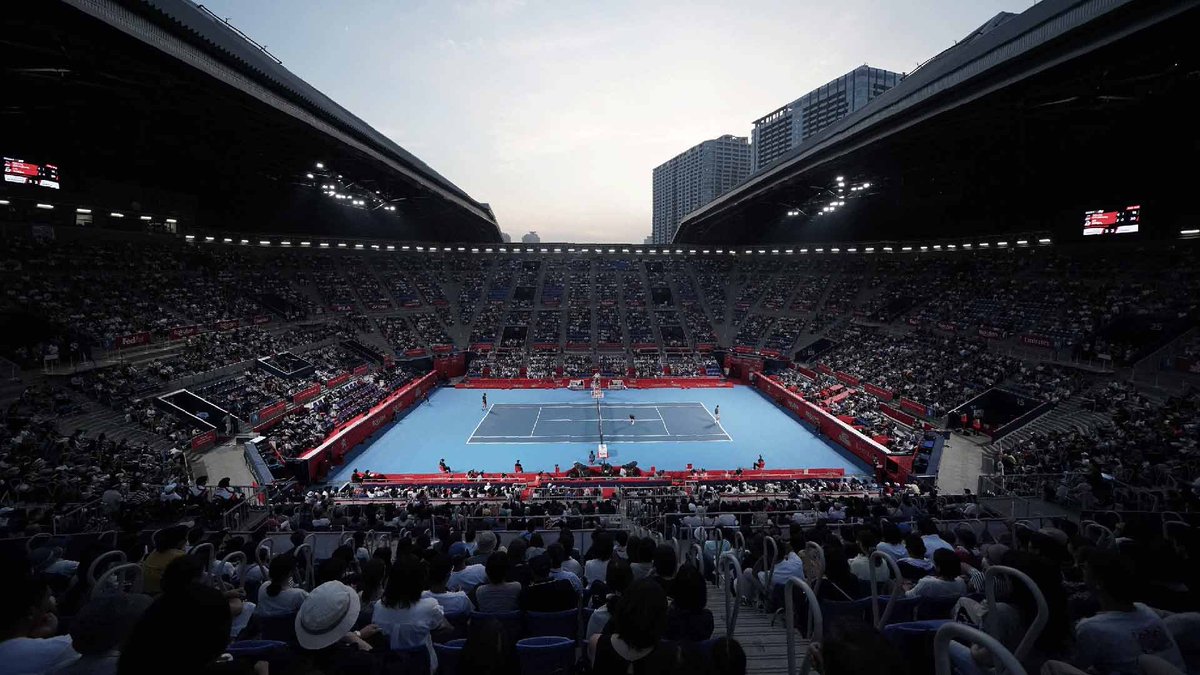 Tennis_Metrics's tweet photo. .
🇯🇵  Japan Open 2025: tournament preview 👇

🎙 Fils 2024: “It was a tough match with tough conditions. The humidity was tough.”

🎙 Paul 2024: It’s pretty quick, we also changed balls from last week, so they were flying a little more here.”

🎙 Nishioka 2024: ‘I think my opponent is better suited to this kind of non-bouncing court.”

⛷️ Surface: Outdoor hard courts. The surface here  offers a fast-paced, hard court with noticeable differences in conditions depending on the weather and ball changes. The bounce tends to be lower, which can make it challenging for some players to adjust their timing, especially in humid conditions.

☀️ Weather: good risks of rain from Saturday to Wednesday. Average day temperatures around 28°C. Big differences with the night average : ~19°C. Humidity almost always high. 

🗻 Altitude: ~ 40 meters

Ranked 24ᵗʰ out of 38 outdoor hard court tournaments with 72.4% of points won after the first serve on average and 18ᵗʰ with 81.9% of service games held. It is also ranked 18ᵗʰ with a 0.59 Aces/Game ratio.

👉 After the 12 qualification matches this week:
 
🔹 Service holds : 82%
🔹 First serve points won : 72%
🔹 Aces / game : 0.49
🔹 Games per set : 10.04
🔹 TBs per set : 0.18

🔍 Facilities: The tournament is hosted at the Ariake Tennis Park, featuring 1 centre court with 10000 seats and 3  show courts. 

The park is located on the artificial island of Ariake. It houses a total of 49 courts, including 33 hard courts and 16 artificial grass courts. 

It hosted the 2020 Summer Olympics. 

🎾 Category:  ATP 500

🤯 Tournament highlights:

🔹 The Japan Open has a rich history, dating back to 1915 when it was first held as the All-Japan Championships, making it the longest-running tennis event in Asia.
🔹 Ariake Coliseum, one of the event’s key venues, was home to one of the first retractable roofs in tennis, providing coverage for both players and fans in case of unpredictable weather.
🔹  In 2018, the venue switched to the Musashino Forest Sports Plaza as the Ariake Coliseum was renovated for the tennis events at the 2020 Summer Olympics.

🤑 Director: Shigefusa Kanroji

🆚 Draw: 32 players (31 matches over 7 days in main draw)

✂ Cut: Sebastian Korda, n°75

🐒 Wild Cards: Mochizuki (105), Watanuki (150), Nishioka (151)

🥽 Protected ranking: Brooksby (52)

📉 R.O.I. Outsiders (if we had bet on all the outsiders):

🔹 2022: 0.26%
👉 Biggest Surprise: Munar beats Ruud at 4.9
🔹 2023: 45.32%
👉 Biggest Surprise: Mochizuki beats Fritz at 9.05
🔹 2024: 19.10%
👉 Biggest Surprise: Fils beats Fritz at 3.43

📈 R.O.I. Favorites (if we had bet on all the favorites):

🔹 2022: -19.16%
🔹 2023: -17.94%
🔹 2024: -23.35%

🏠 Story time: Japanese players have always been a strong presence at the Japan Open in Tokyo, with Kei Nishikori leading the charge as a two-time champion in 2012 and 2014. Over the years, Japanese players have shown flashes of brilliance, with several reaching deep stages of the tournament, but none have managed to secure the title in recent years. The home crowd continues to support their players, and while no Japanese player has reached the final since Nishikori's last appearance, there have been impressive runs, such as Mochizuki’s semifinal appearance in 2023, where he upset some of the tournament’s favorites. 

2024: 3 Japanese players engaged, 2 outperformed

> Nishioka beats Auger Aliassime at 3.08
> Nishikori beats Thompson at 2.43

2023: 4 Japanese players engaged, 1 outperformed

> Mochizuki beats Etcheverry at 3.55, Fritz at 9.05, Popyrin at 3.44

2022: 8 Japanese players engaged, 0 outperformed

🇫🇷 Best performances by French players:
> Arthur Fils winner in 2024 
> Jo-Wilfried Tsonga winner in 2009

🔥 Records:
> Most Titles: Stefan Edberg with 4

🏆Recent Champions:
> 2024: Arthur Fils defeated Ugo Humbert 5–7, 7–6, 6–3
> 2023: Ben Shelton defeated Aslan Karatsev 7–5, 6–1
> 2022: Taylor Fritz defeated Frances Tiafoe 7–6, 7–6

Liked it ? 

Leave us a little ❤ for more content like that ☺​

------------------------------------------------------

👉 As usual, all main draw matches will be analyzed with @Marcos_Betting @EsotericValue and I, and accessible on our app @Tennis_Metrics along with forecasts and bets ! 
​
Go take a look 👀

---------------------------------------------------------

💥 SPECIAL OFFER !

We have created a special promo code so you can discover our work during the rest of the season.   

👉 50€ instead of 90€ for the 3 last months

> offer that expires on the 1st of October 
> offer that allows you to receive notifications for each bet @Marcos_Betting and I take for our Next Gen tracker, and all our ATP previews and stats

To access to this offer, follow the secure Stripe payment link in the comment below, and enter the promo code 2025FINISHLINE

---------------------------------------------------------

Take care ! 

🤙

#japanopentennis #TeamParieur #TeamParieurs  #TennisBets #bettingtips #BettingX #TennisPicks #TennisBetting #BettingX #bettingpicks