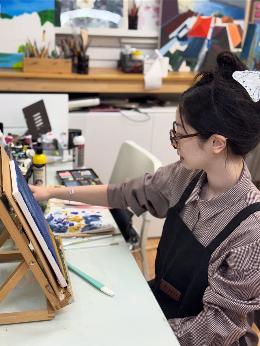 godmitzu's tweet photo. Dahyun's painting ✨👧🏻🪽 https://t.co/FfL5Nt5RNb