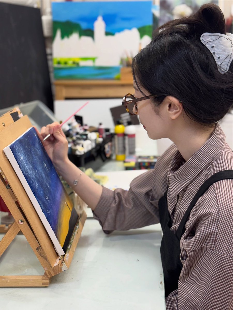 godmitzu's tweet photo. Dahyun's painting ✨👧🏻🪽 https://t.co/FfL5Nt5RNb