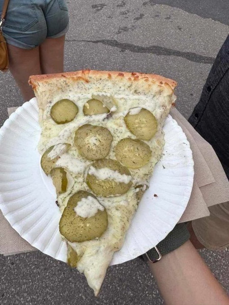 🇩🇪🇮🇹Italians mobilize, we need to smack down this atrocity!

Germans sell pickled cucumber pizza at the Oktoberfest for €18.