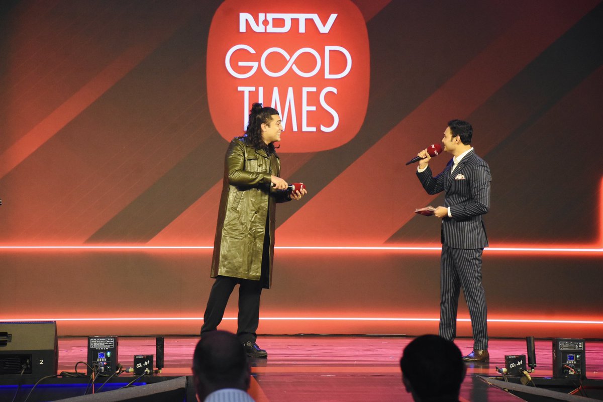 ashutoshjourno's tweet image. NDTV #goodtimes #launching के मौक़े पर #hosting के साथ #bollywood के मशहूर सिंगर @JubinNautiyal  के साथ जुगलबंदी का अवसर मिला, #jubin बेहतरीन सिंगर के साथ साथ एक बेहतरीन इंसान भी हैं..और बेहतरीन #personality के भी मालिक हैं। #NDTV #jubinnautiyal #jubinnautiyalsongs ❤️🔥🎶