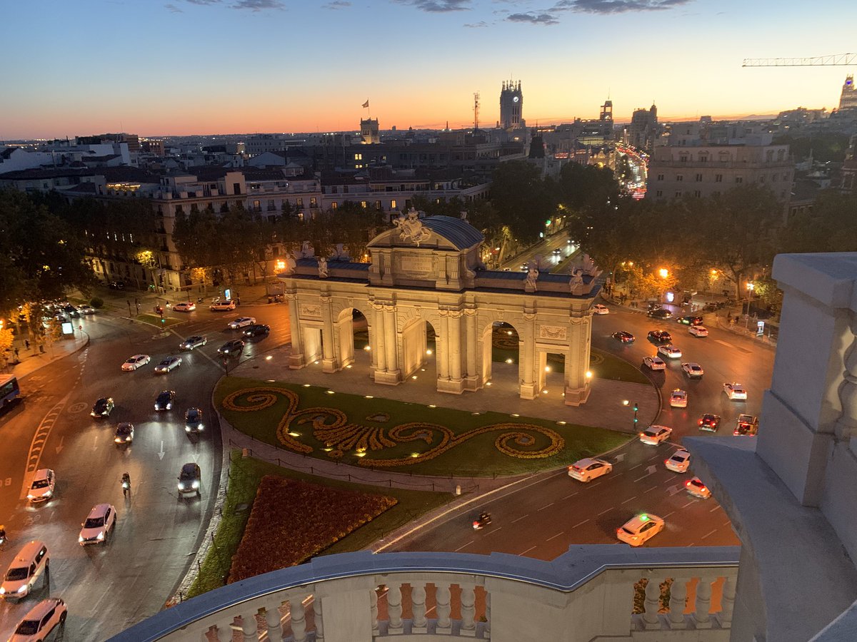 Hay miradores que le sacan a Madrid sus mejores colores.