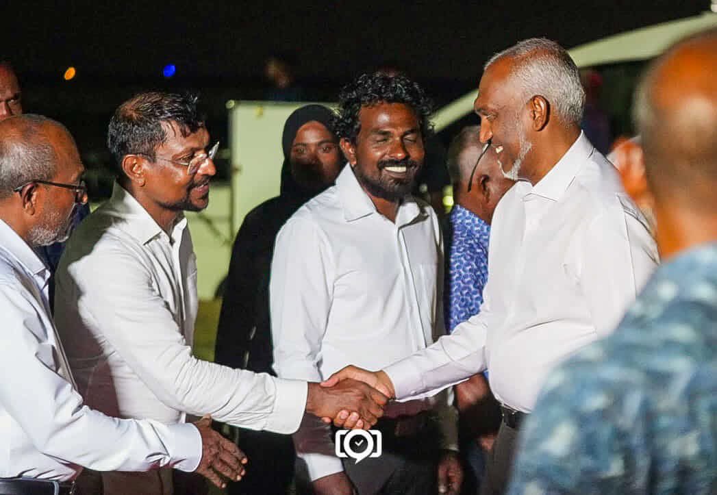 މިއަދު  މިދެކޭ  ތަރައްގީގެ  ބާނީ  ރިޔާޒު  ރަސީދު!  ތަރައްގީއާއެކު

<a href="/MMuizzu/">Dr Mohamed Muizzu</a> 
<a href="/riyazrasheed_/">Riyaz Rasheed</a>