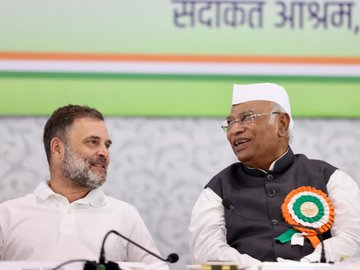 MahuaKhabar's tweet image. कांग्रेस की पटना में ऐतिहासिक बैठक शुरू, पहली बार 85 साल बाद बिहार में CWC का आयोजन। #CongressCWC #PatnaMeeting #biharelection2025