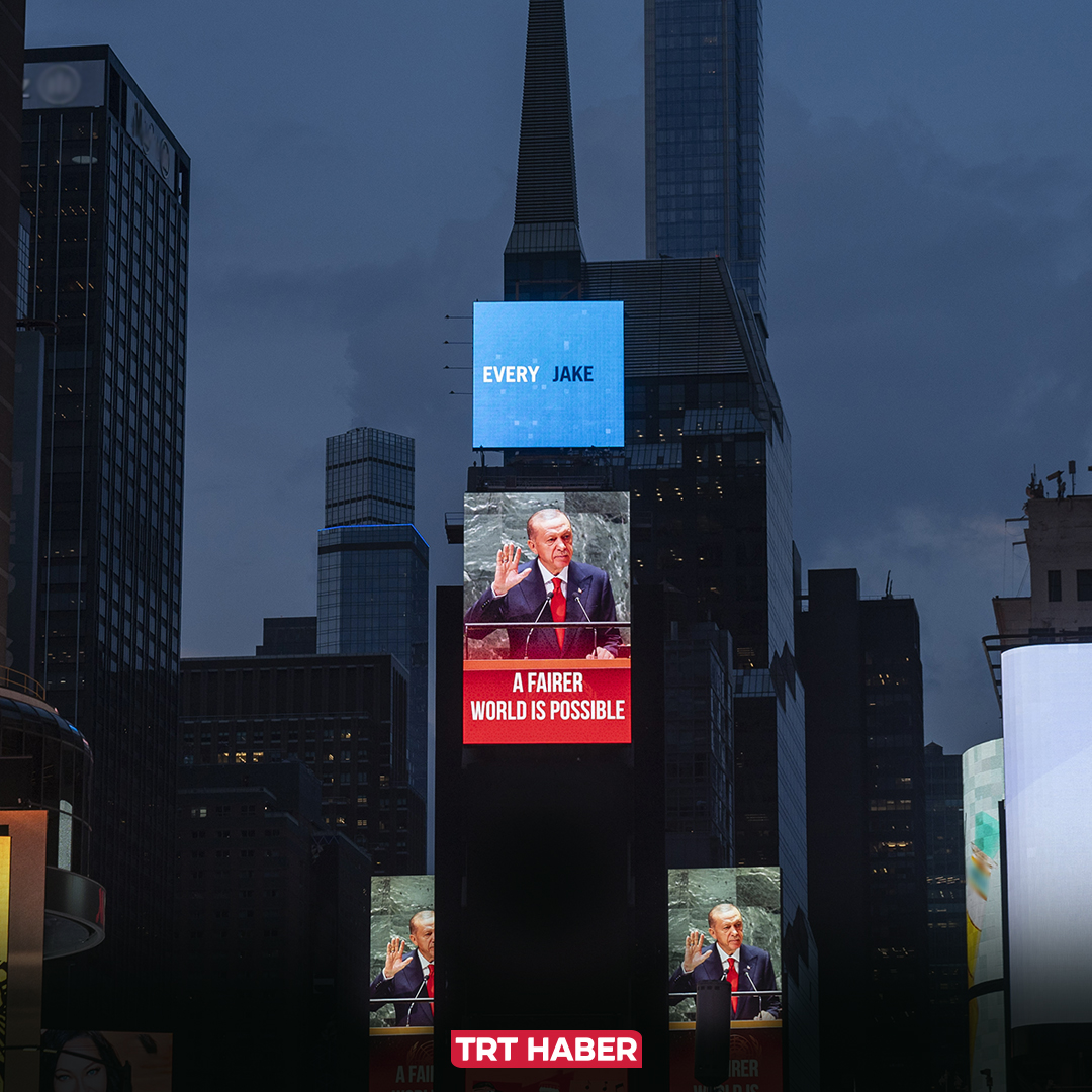 "Daha adil bir dünya mümkün."

Cumhurbaşkanı Erdoğan.

📍Times Meydanı
