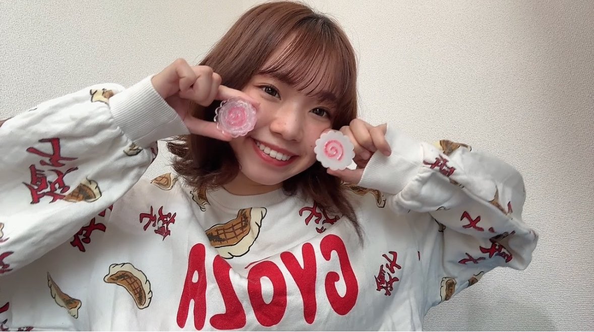 kaimyu2003's tweet photo. 🍥なるとスマホグリップが完成🍥
9/27(土)9/28(日) 11:00〜19:00
蔦屋書店熊本三年坂店で直接販売❣️
限定10個無くなり次第終了です！

オンライン販売は『替玉かいみ』のInstagramのフォロワーさんが5千人いったらはじめます！ https://t.co/dpXHW8XczI