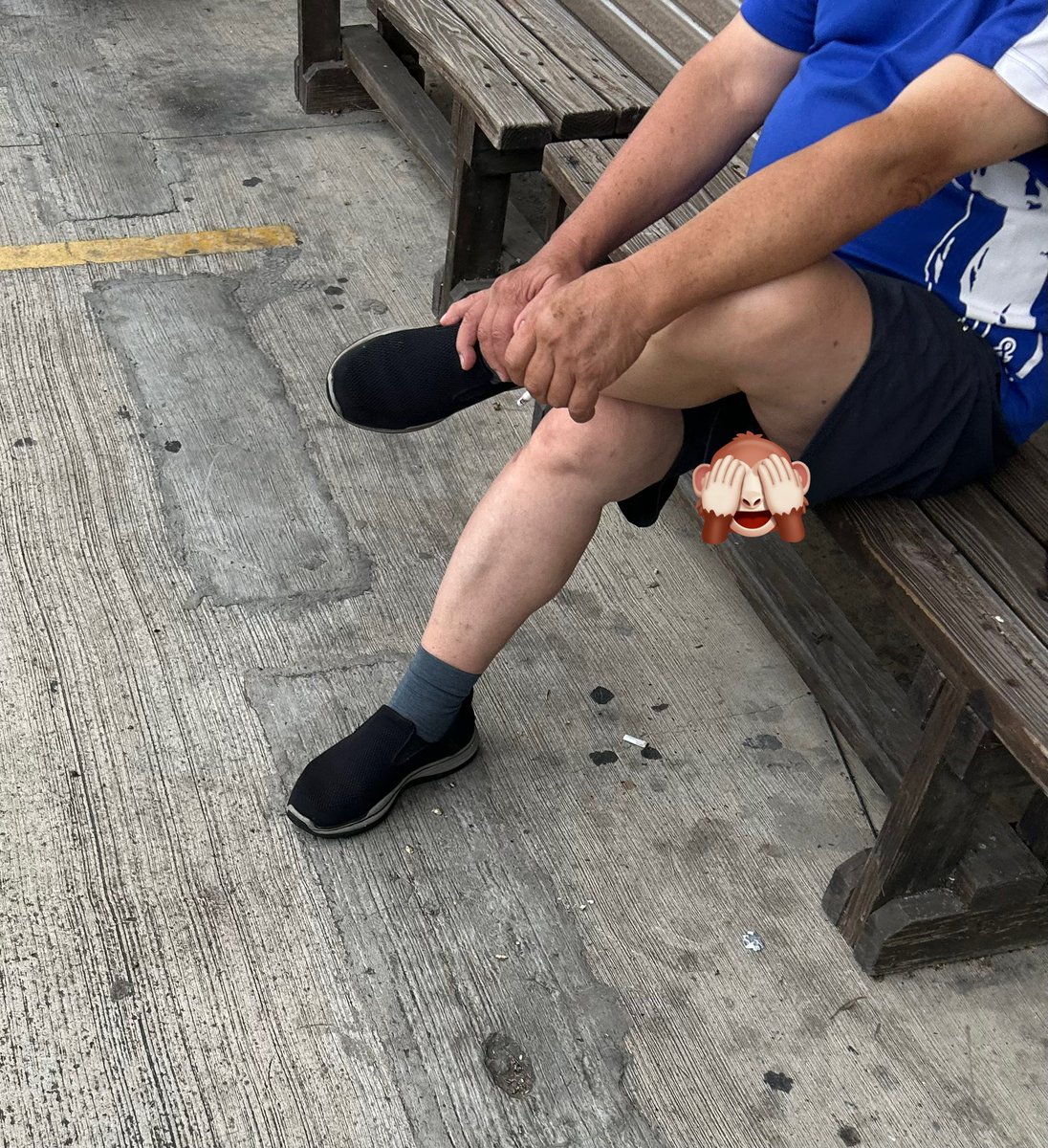 呃⋯⋯⋯我對滿頭白髮的男人沒有興趣欸😅，可以不要這樣嗎